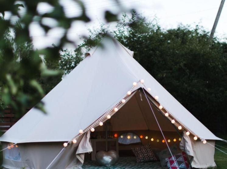 Wildberry Glamping Hotel Orgeres-la-Roche Exterior photo